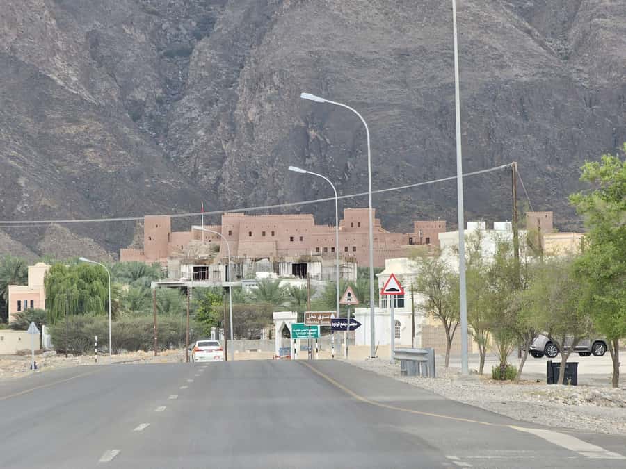 Muscat: full day tour to Nakhal, Rustaq and hot springs - Qasra House and the texture of daily life