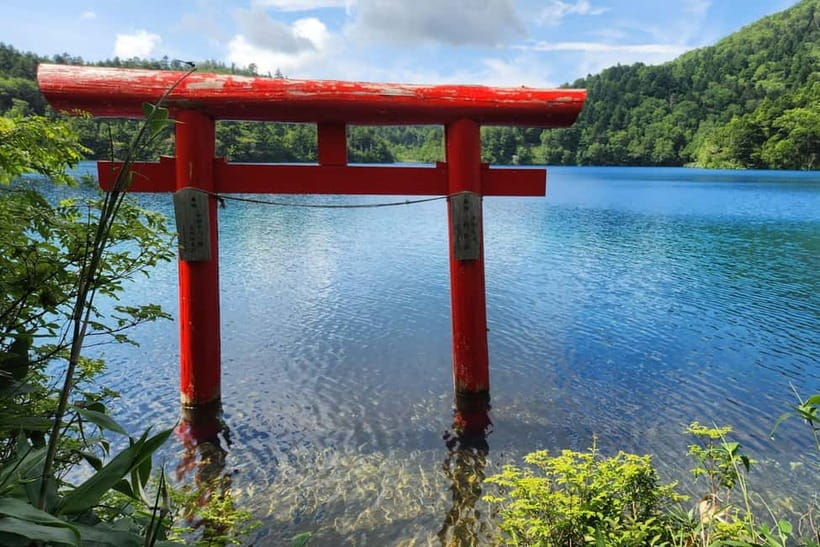 Nagano UNESCO Park: Emerald Acid Lake & Ghibli Onsen Town - Winter Versus Summer at Onuma Pond
