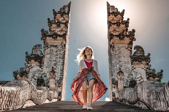 North Bali highlights: Buddhist temple, Waterfall & hot spring - How the private format changes the day