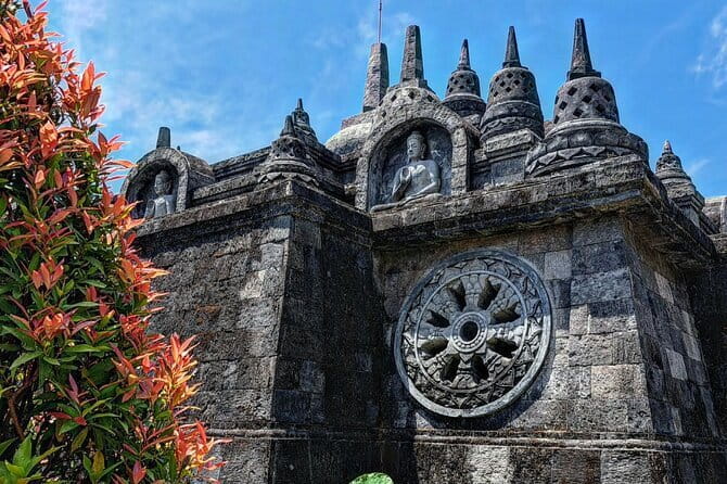 North Bali highlights: Buddhist temple, Waterfall & hot spring - Starting quietly at Brahmavihara-Arama