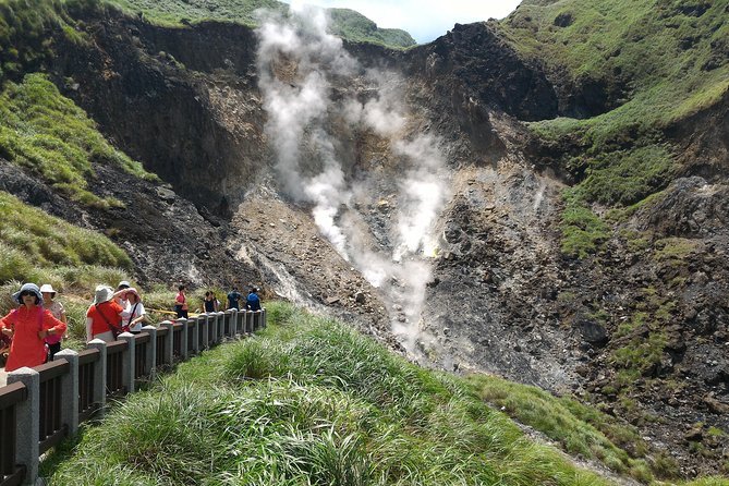 One-day Yangmingshan NP Beitou Hot Spring Park and Tamsui Tour Package - Jinshan Old Street makes lunch a local pause