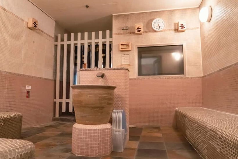 Osaka: Tennen Onsen Naniwa-no-Yu, the famous hot spring spa - City views from the eighth floor