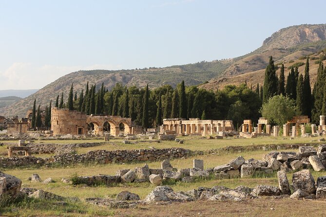 Pamukkale Hierapolis Cleopatra Pool Tour with Lunch from Antalya - The guide and group size