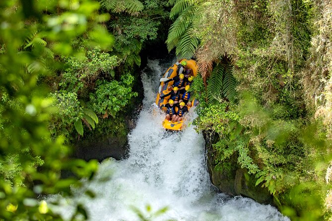 Polynesian Spa Rotorua: Pavilion (12+ yrs) Hot Pool Bathing - Changing rooms, storage, towels, and lockers