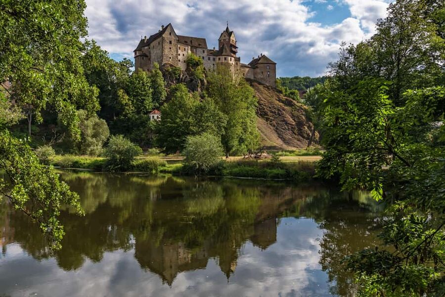 Prague: Karlovy Vary & Loket Tour with Hot Springs & Castle - The 105-minute ride from Prague