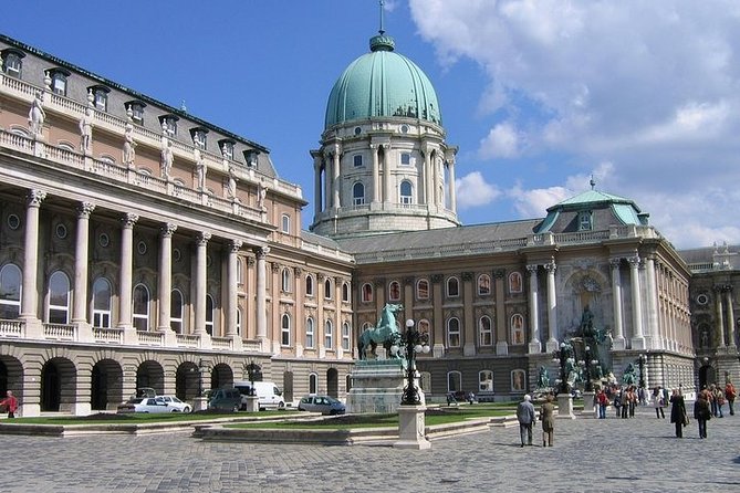 Private 4 Hours Budapest city tour and 3 hours Széchenyi thermal spa relax - Parliament and the Danube crossings