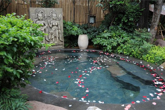 Private Day Trip: Outdoor Hot Spring Experience and Mutianyu Great Wall - What makes the guide useful at the wall