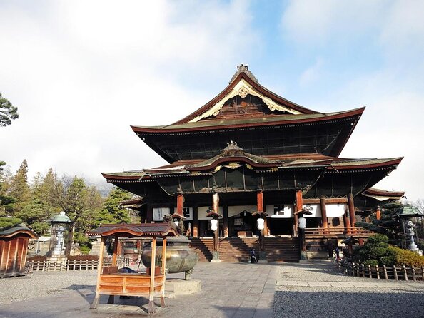 Private Nagano 1-Day Tour:Snow Monkeys,Zenko-ji,Obuse,Sake,Onsen - Zenko-ji gives the day its cultural center