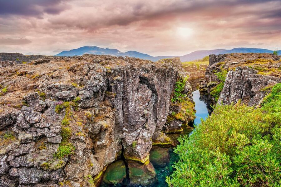Reykjavík: Golden Circle Minibus Tour & Blue Lagoon Transfer - Thingvellir and the meeting of two plates