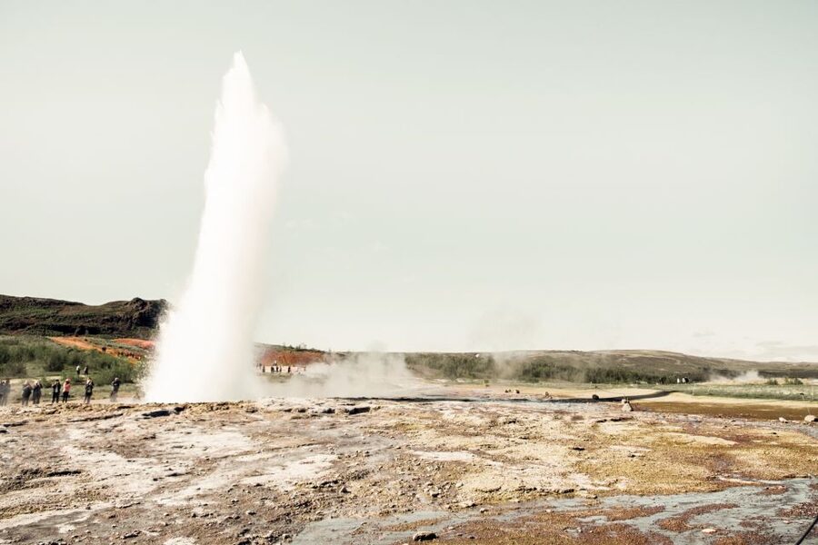 Reykjavík: Golden Circle Minibus Tour & Blue Lagoon Transfer - The guides are a major part of the value