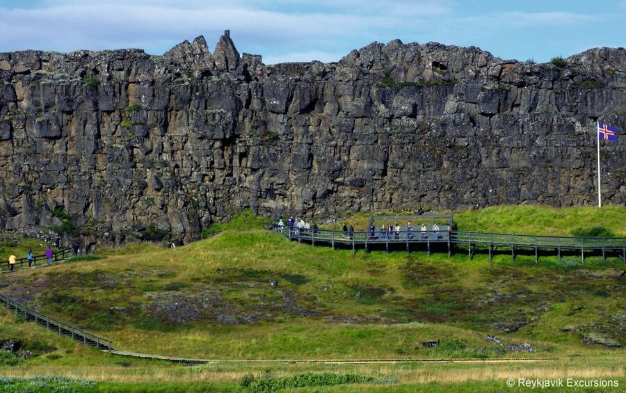 Reykjavik: Golden Circle Tour and Blue Lagoon Admission - Who should book this day trip?