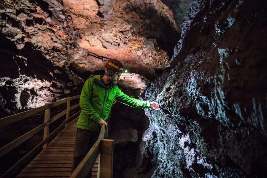 Reykjavik: Lava Cave, Hot Springs, Horses & Waterfalls Tour - Deildartunguhver shows geothermal heat at full force
