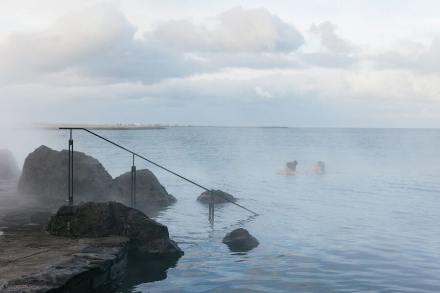 Reykjavik: Sky Lagoon Admission with Transfer - Small practical tips that improve the visit