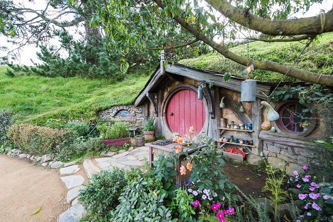 Rotorua Geothermal Living Maori Village Tour Whakarewarewa 6.5hours Tour - The hangi-style lunch and cultural concert