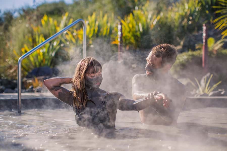 Rotorua: Hell's Gate Outdoor Mud Spa & Guided Walk - The geothermal walk through steaming ground