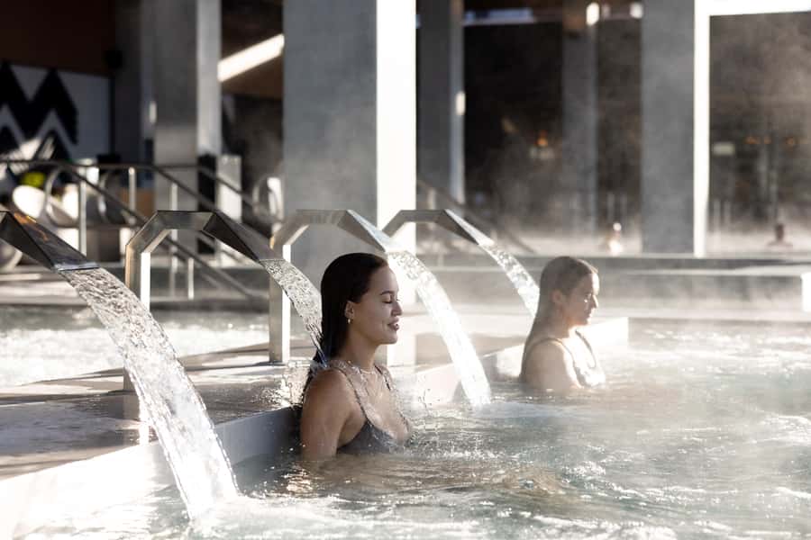Rotorua: Lakefront Hot Springs & Spa - Luxury Māori Wellness - Waterfall showers and the fire and ice room