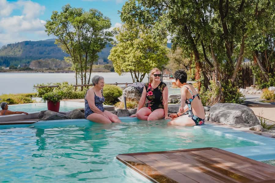 Rotorua: Polynesian Spa Pavilion Hot Pool Bathing (12+ yrs) - Moving through Rachel Spring’s alkaline pools