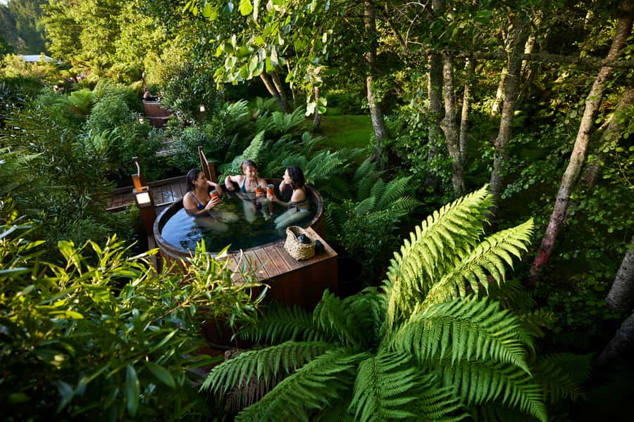 Rotorua: Secret Spot Hot Tubs - What happens from reception to the water