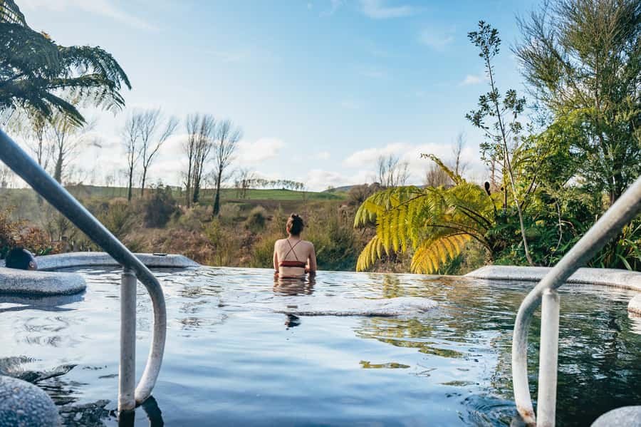 Rotorua: 'Thermal Path Tour' Geothermal half day Tour - Starting with Rotorua’s largest hot water lake