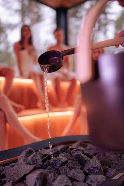 Rovaniemi: Daylight Forest spa,outdoor hot tubs and lunch - Outdoor hot pools in serious winter weather