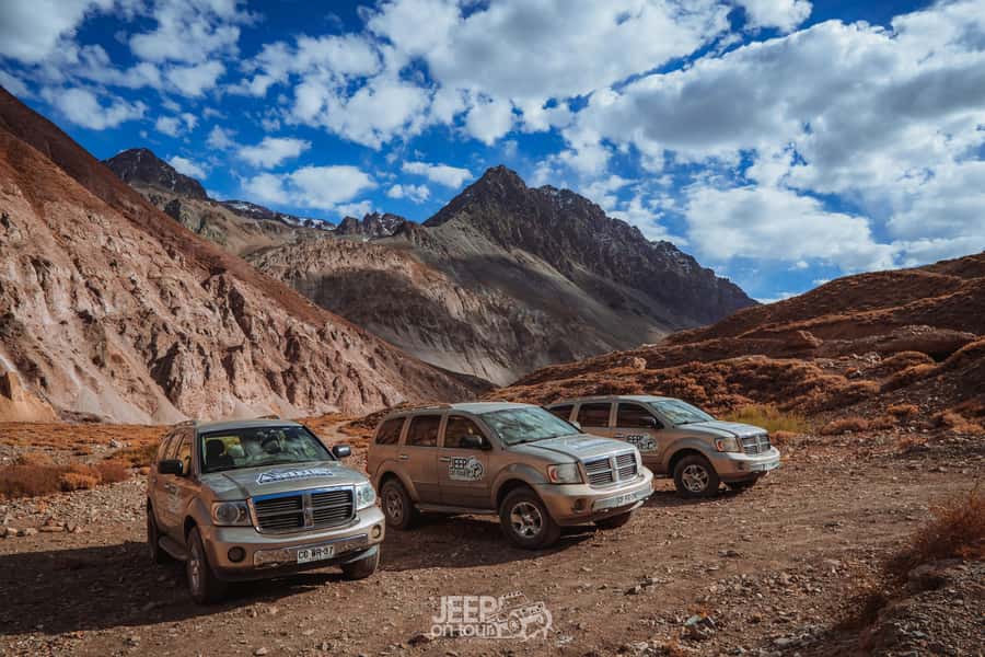 Santiago: Cajón del Maipo Hot Springs & Chilean Barbecue - Guides, vehicles, and group comfort
