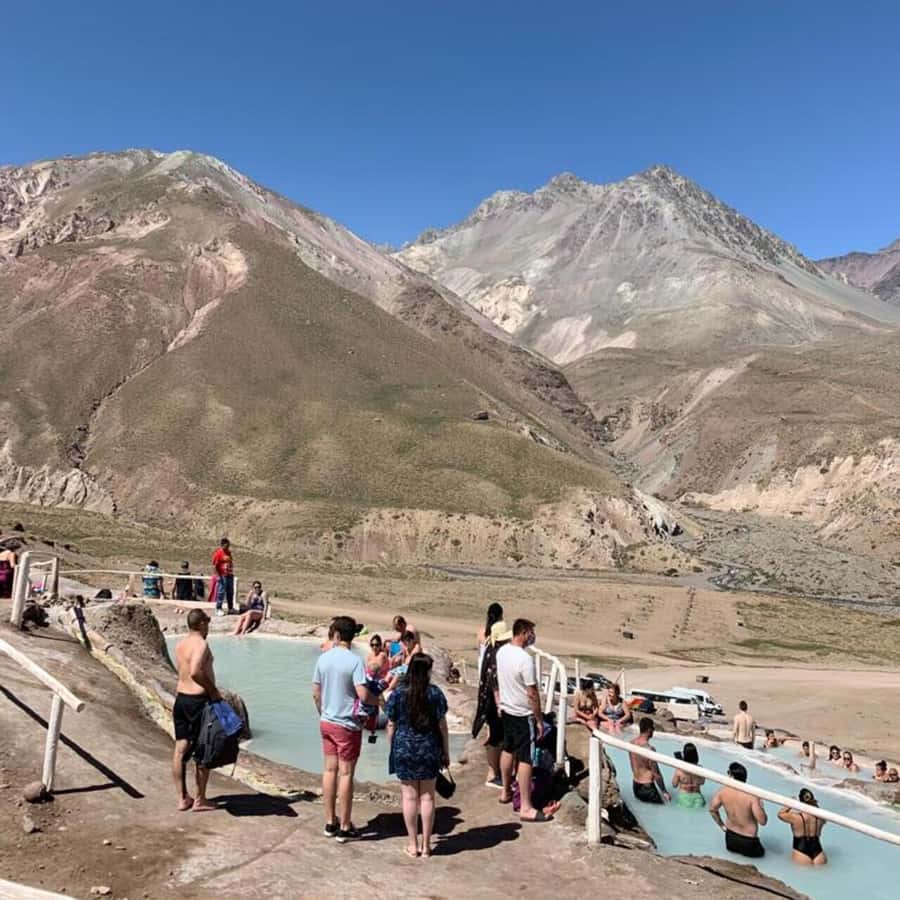 Santiago: Cajon del Maipo Termas Colina Trip - Food, coffee, and the seasonal picnic