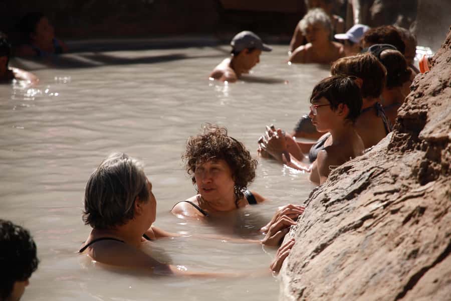 Santiago: Full day Embalse del Yeso, Casa de Chocolate, picnic & Hot Springs - Transport, timing, and what to pack