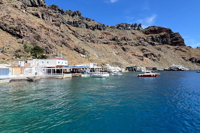 Santorini: Boat tour to Volcano, Hot Springs & Thirasia island - The return ride and what the small boat means