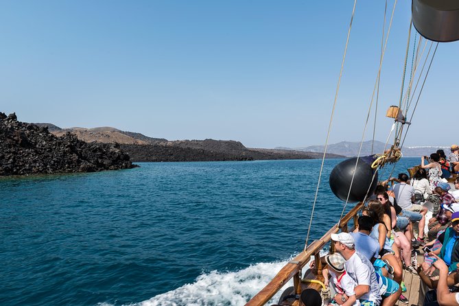 Santorini Caldera Cruise Tour (Volcano, Hot Springs, Thirassia) - What the boat ride is really like