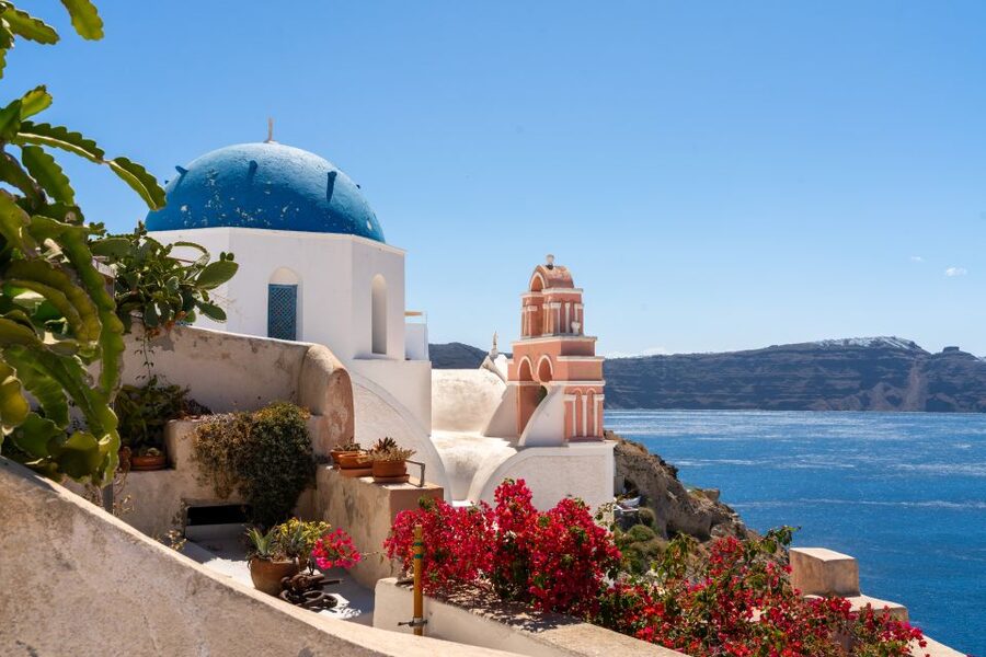 Santorini: Volcanic Islands Cruise with Hot Springs Visit - Sailing back through the caldera