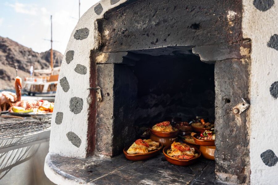 Santorini: Volcanic Islands Cruise with Hot Springs Visit - Starting at Athinios or the Old Port