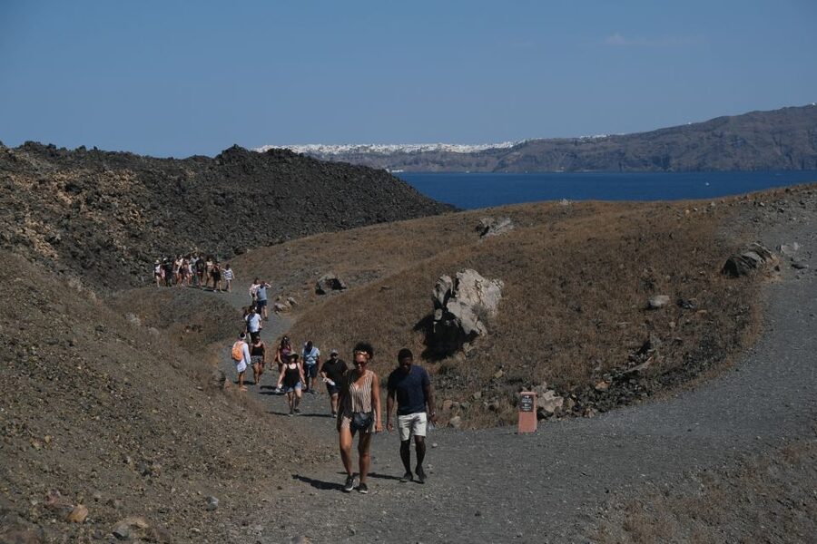 Santorini: Volcano and Hot Springs Sunset Dinner Cruise - Why this cruise works so well for a Santorini day
