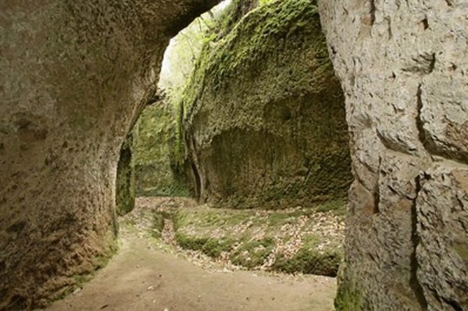 Saturnia and Città del Tufo in E Bike - Sovana and its early medieval churches