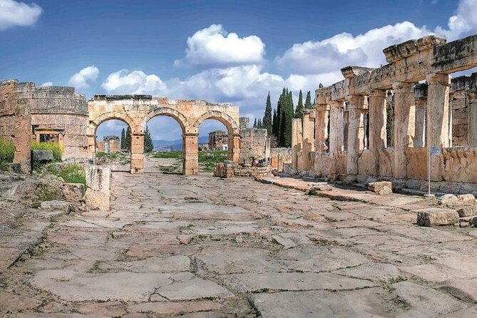Small Group Fairy Tale Pamukkale Tour From Izmir - Lunch and the rhythm of the day