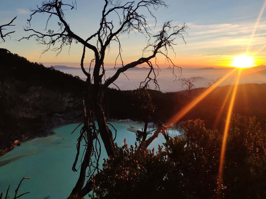 Sunrise Sunan Ibu,Kawah Putih,Volcano,Tea factory,Hot spring - Key points at a glance