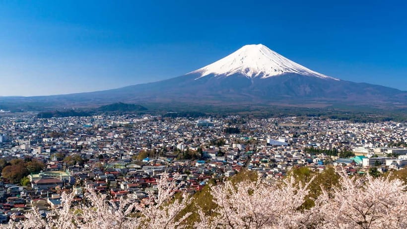 Tokyo: Mount Fuji 5th Station & Onsen Day Trip - Walking through Oshino Hakkai’s spring-fed ponds