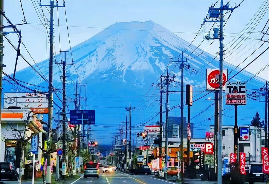 Tokyo: Mt Fuji Lake Kawaguchi & Yamanaka Hot Spring Day Tour - Lawson, Kawaguchiko Station, and the familiar Fuji photograph