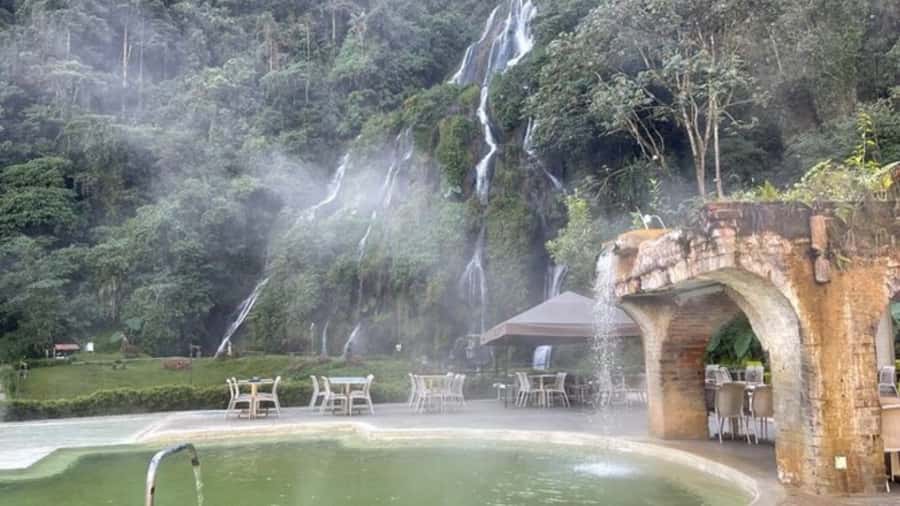 Tour Santa Rosa hot springs from Pereira, Armenia or Salento - Warm water and mountain scenery in one easy outing