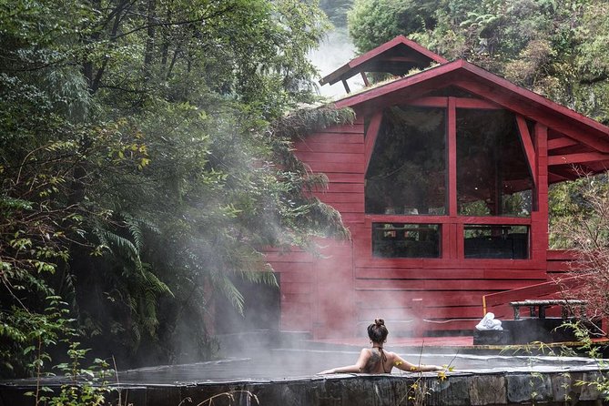 Trekking Mirador el volcano + Geometric hot springs - Key details before you book