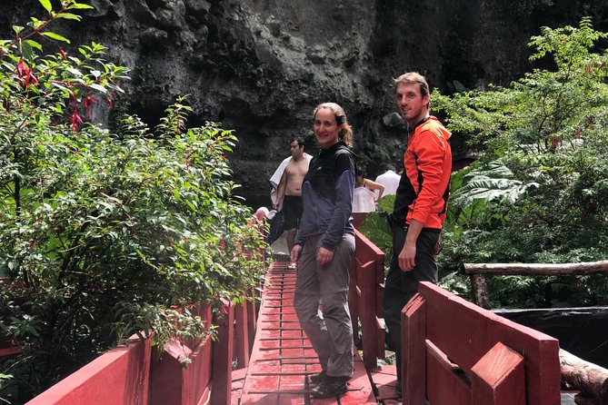 Trekking Mirador el volcano + Geometric hot springs - The 90-kilometer road from Pucón