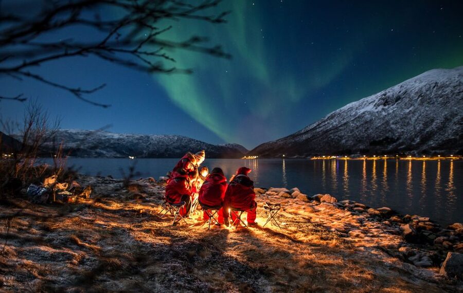 Tromsø: Expert Aurora Hunt - Thermal Gear, Food, Campfire - Taking your own northern lights photographs