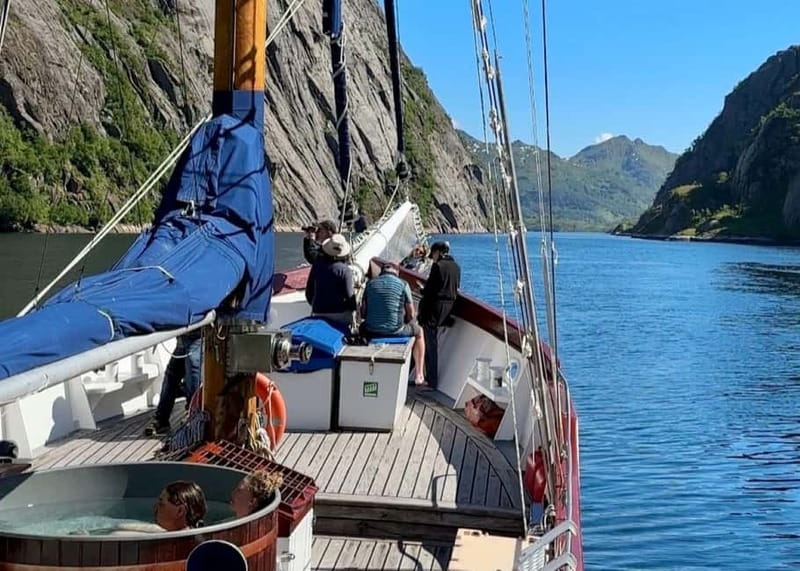 Tromsø: Luxury Summer Fjord Cruise with Lunch & Hot Tub - Should you book the Tromsø fjord cruise?