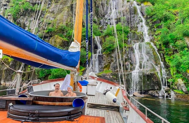 Tromsø: Luxury Summer Fjord Cruise with Lunch & Hot Tub - Finding Stella Oceana at Tromsø’s harbor