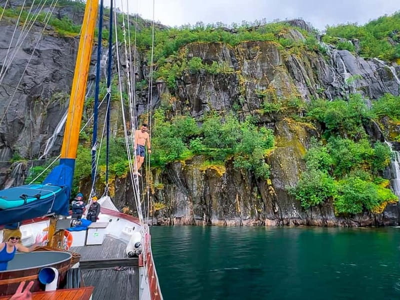 Tromsø: Luxury Summer Fjord Cruise with Lunch & Hot Tub - Fish soup, bread, and a warm coffee bar