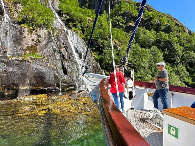 Tromsø: Luxury Summer Fjord Cruise with Lunch & Hot Tub - A relaxed alternative to a fast boat ride