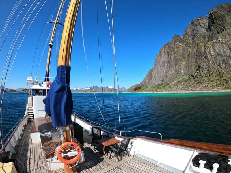 Tromsø: Midnight Sun Evening Cruise with Hot Tub - Why a 7 PM departure works so well in Tromsø