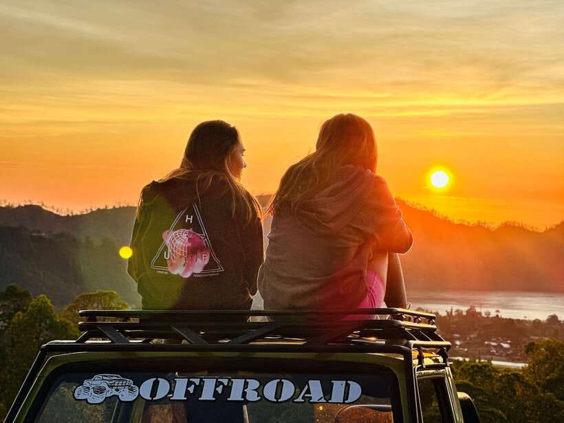 Ubud: Mount Batur Jeep Sunrise, Hot Spring in one day - The coffee stop on the return
