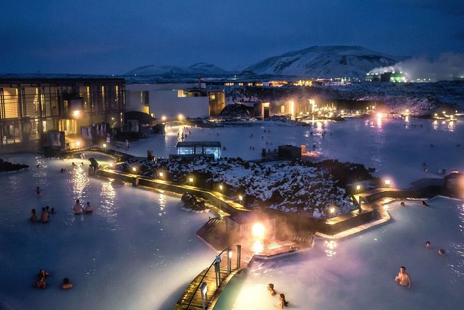 Unique bathing in an Icelandic hot springs at the Blue Lagoon - The social mood: relaxing, but not secluded