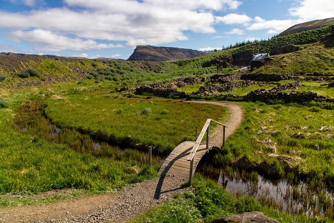 Unique West Iceland and Krauma SPA tour by minibus - Deildartunguhver, geothermal power in plain view
