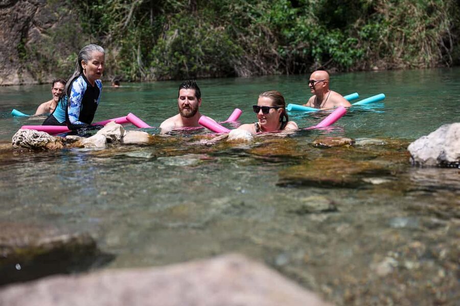 Valencia: Montanejos Thermal Spring & Girlfriend Waterfall - Montanejos and its 25°C swimming area